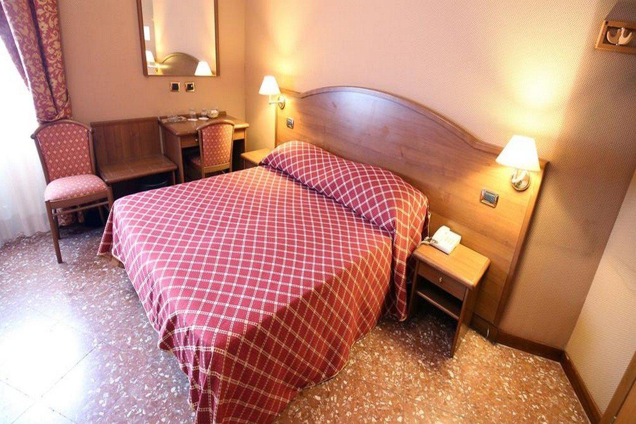 Derby Hotel 3*